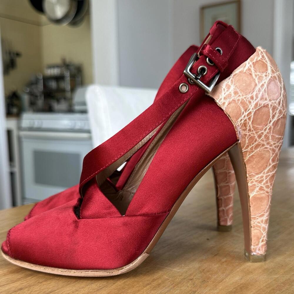 Alaïa Red Satin & Blush Textured Heel Pumps